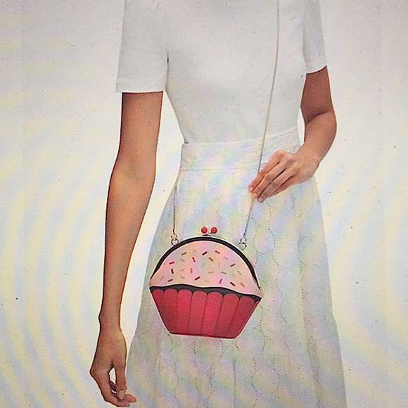 ♠️KATE SPADE - TAKE THE CAKE CUPCAKE CBDY (NWT) - Picture 4 of 11